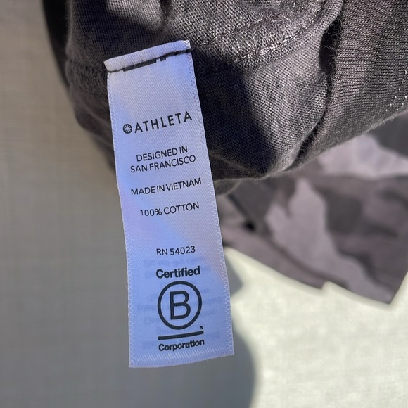 Athleta Organic Daily Black Camo Crew Tee Shirt Size Large - Picture 7 of 8